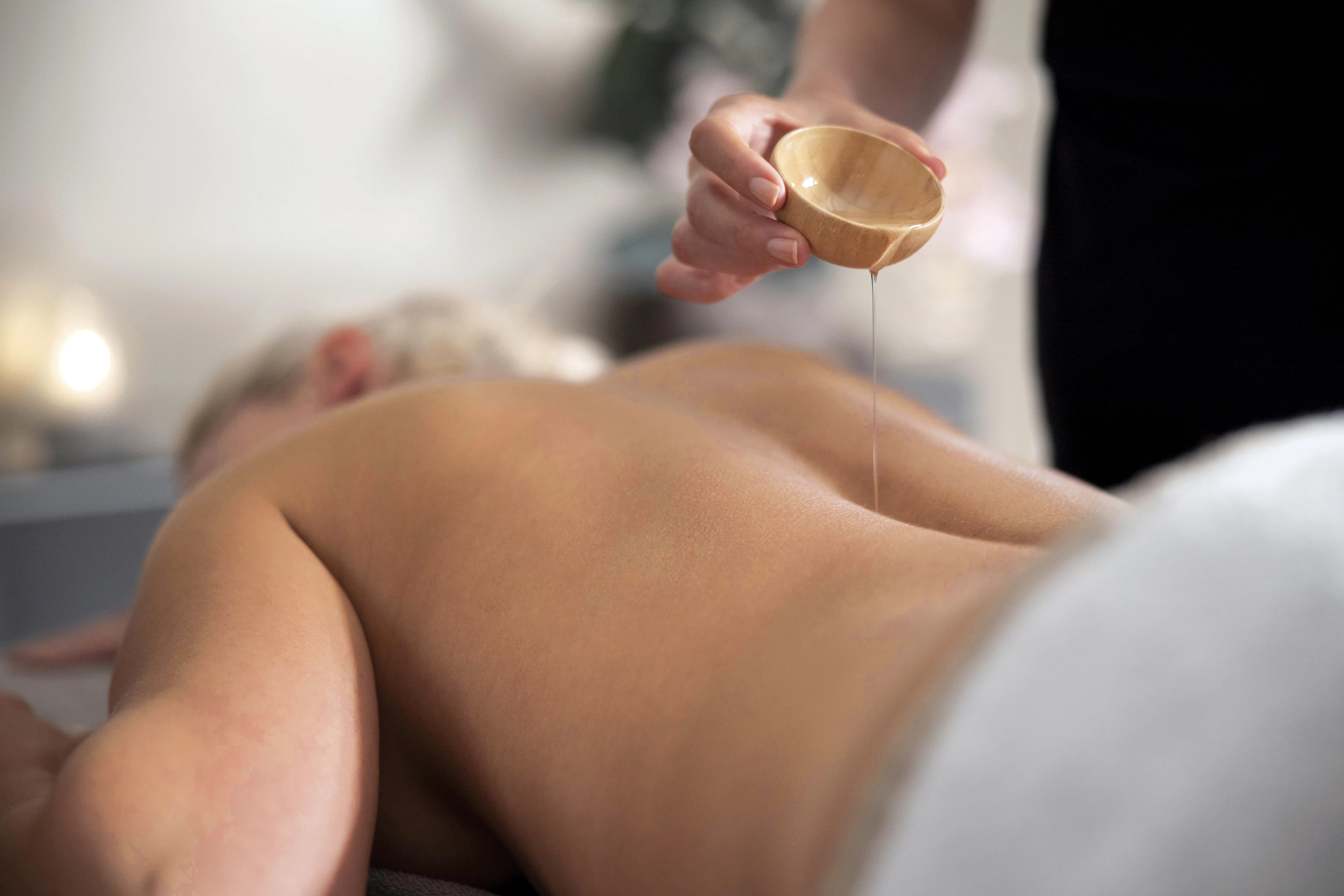 Cretan beeswax candle massage