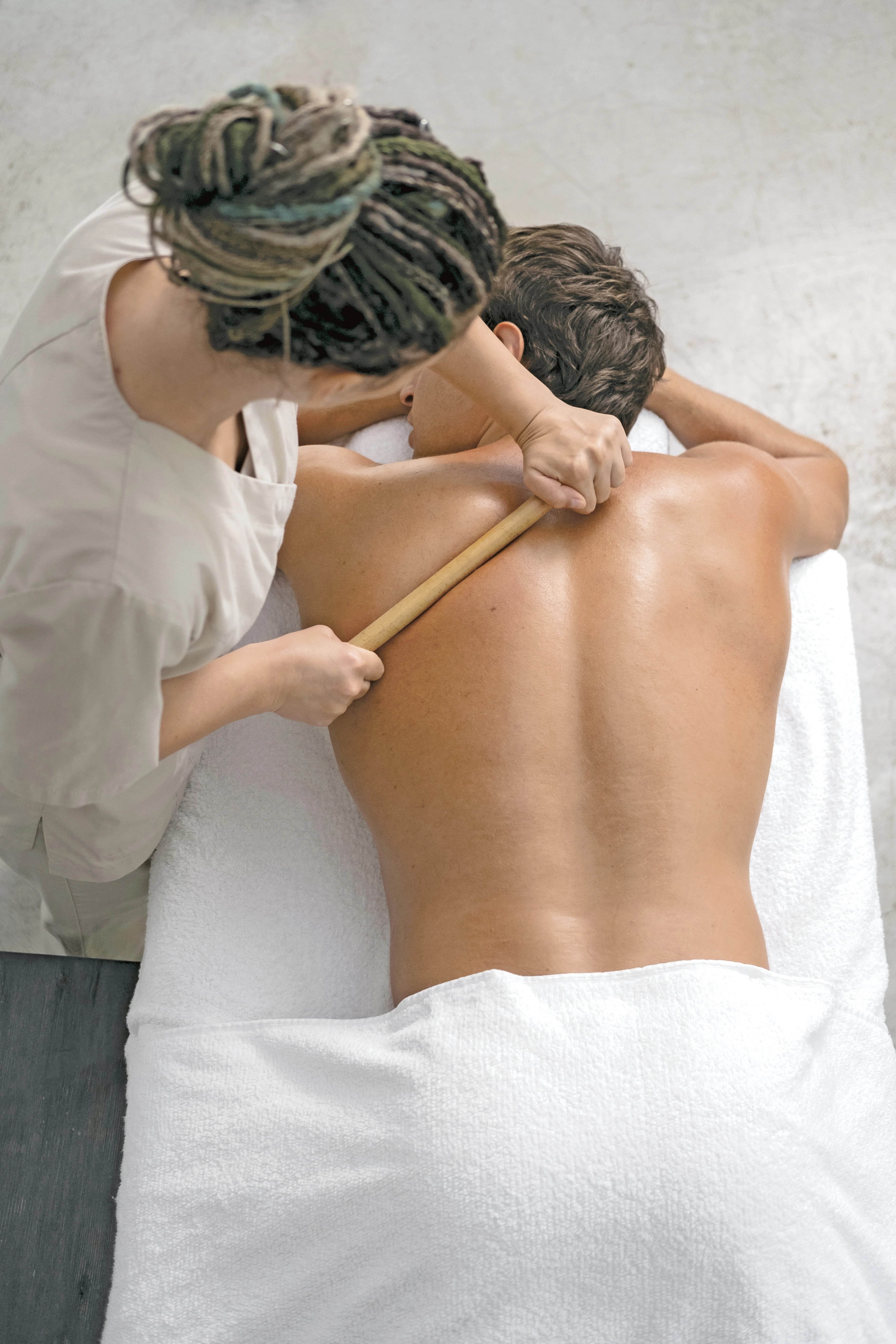 2. Enjoy a Body Glow Treatment (⏱ 60') + Holistic Facial Care (⏱ 30')