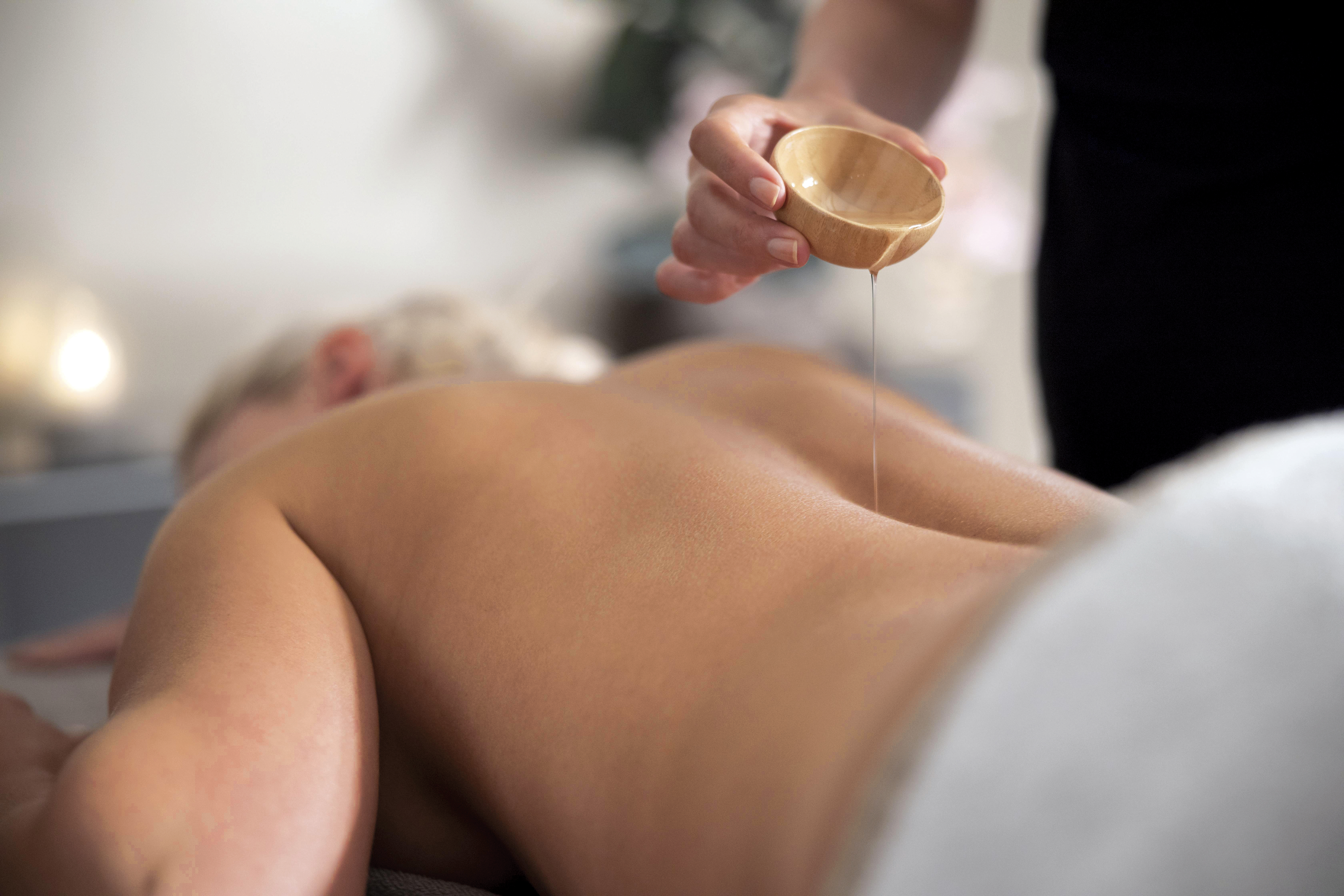 Cretan Beeswax Candle Massage